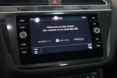 VW Tiguan 2.0 TDI Highline R-Line 4Motion | Pano VW Tiguan 2.0 TDI Highline R-Line 4Motion | Pano