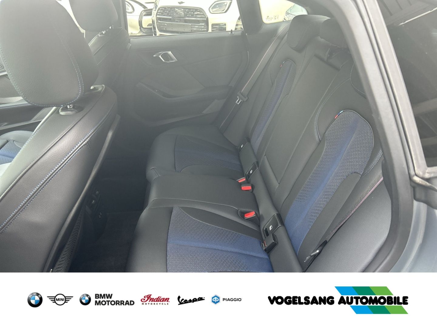 Fahrzeugabbildung BMW M235i xDrive Gran Coupe Park-Assistent Head-Up H