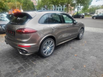 Porsche Cayenne - 6