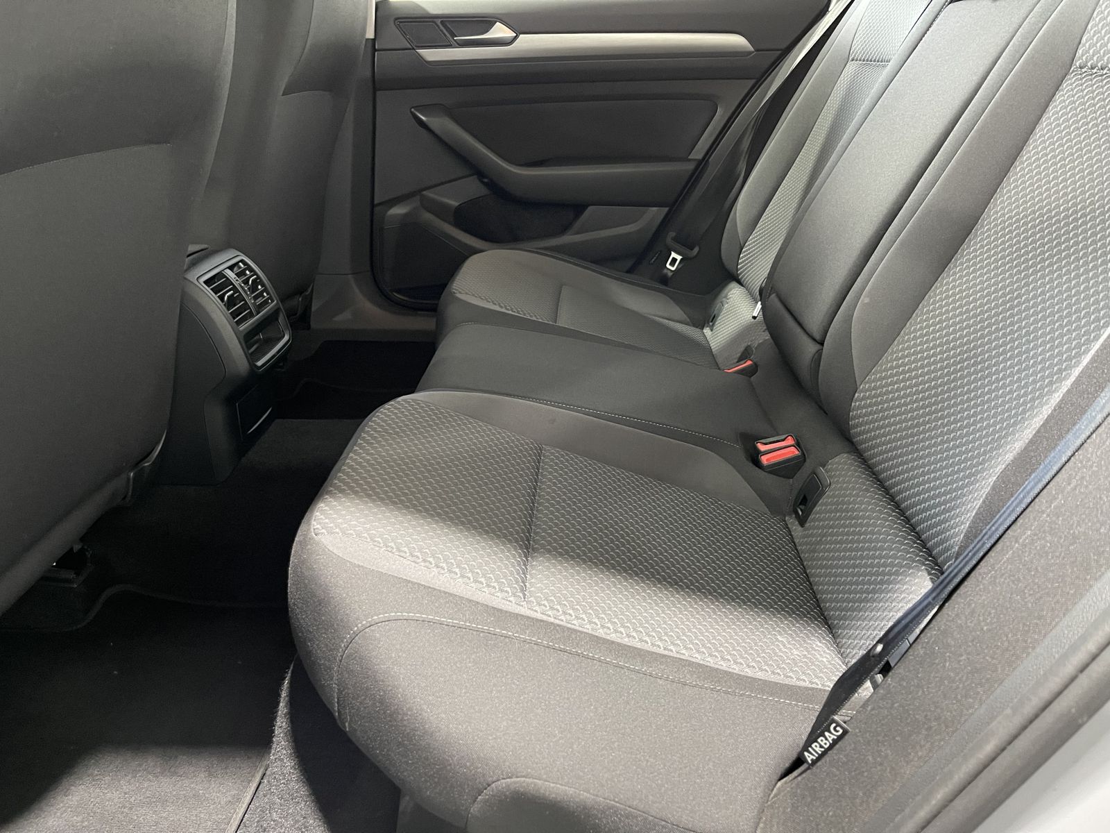 Fahrzeugabbildung Volkswagen Passat Variant 2.0 TDI*LED*AHK*Navi*ACC*Spur*