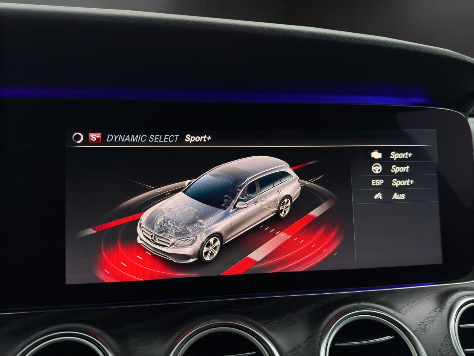 Fahrzeugabbildung Mercedes-Benz E 300de  AMG-Line/MBeam/Burmester/S-Dach