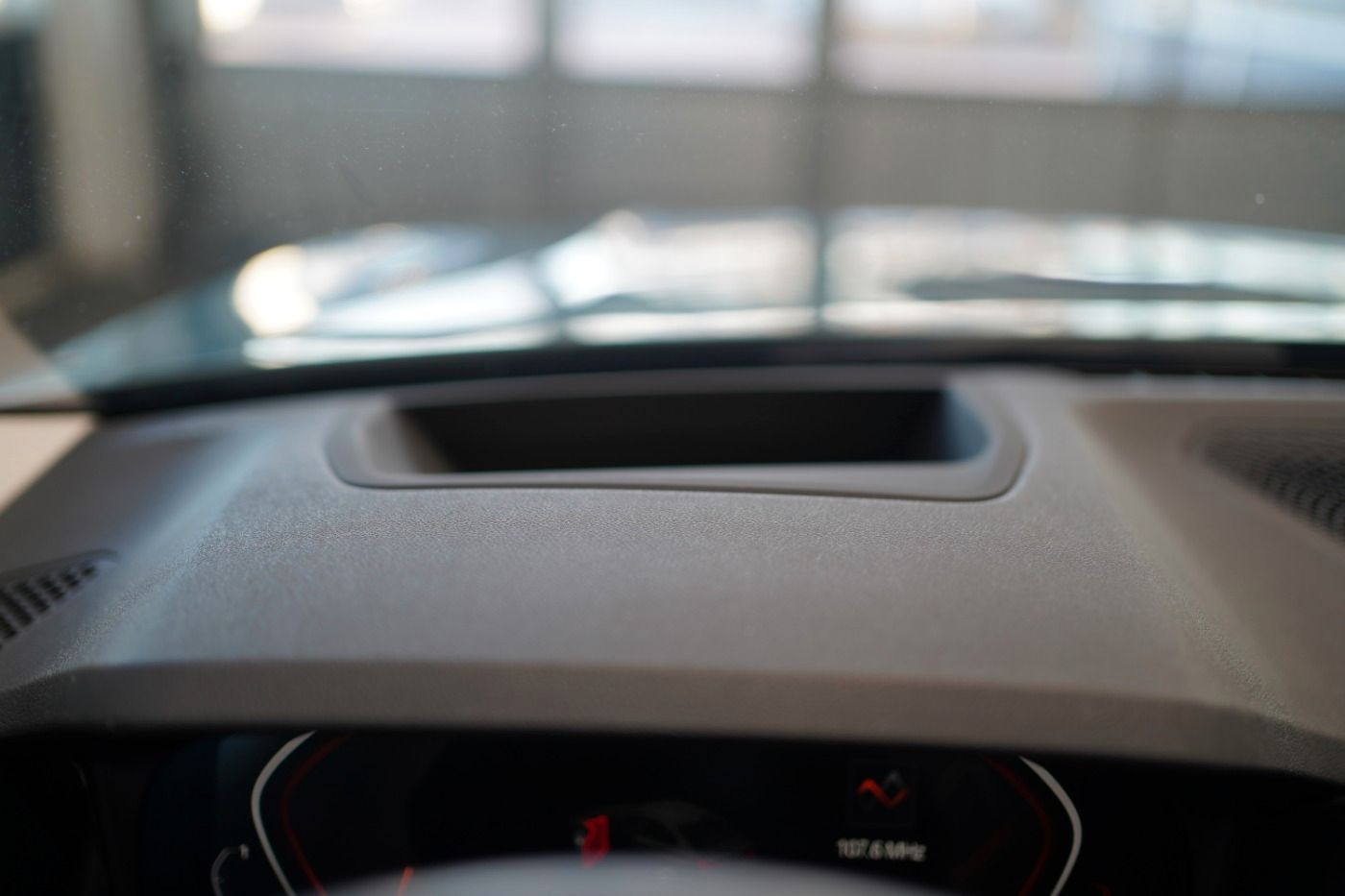 Fahrzeugabbildung BMW 320i Advantage Head Up+Parking u. Driving Ass.++