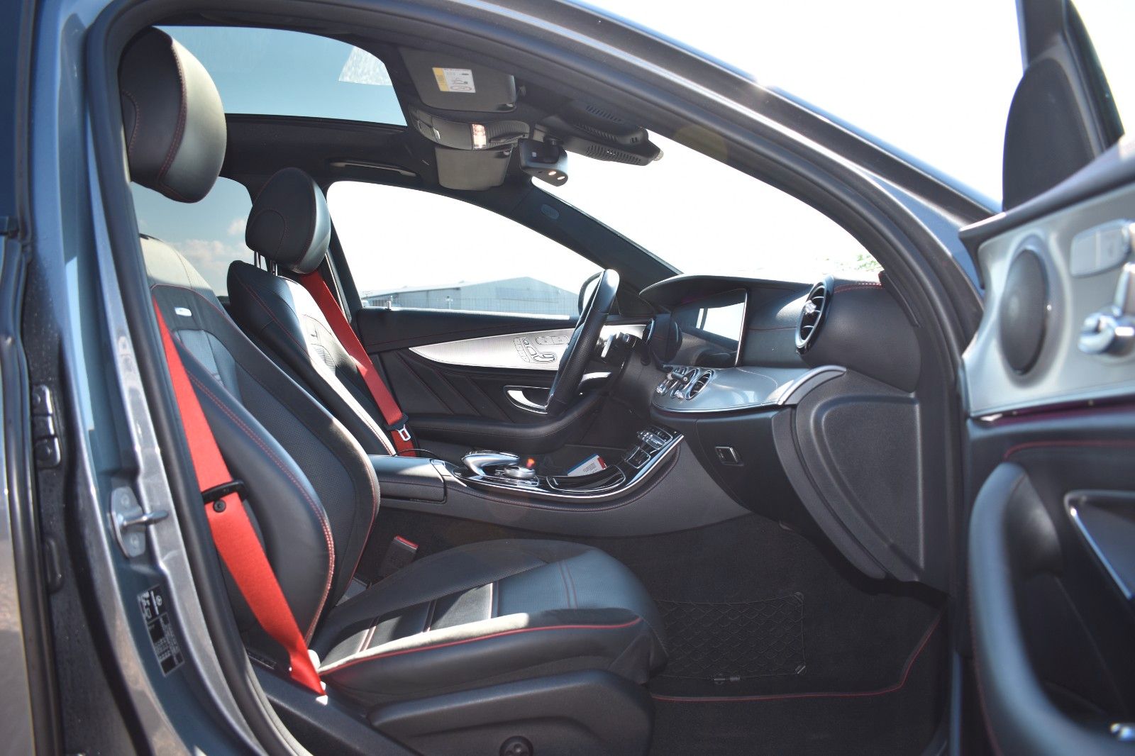 Fahrzeugabbildung Mercedes-Benz E 43 AMG Lim. 4Matic Nightp HUD Multibeam Panora