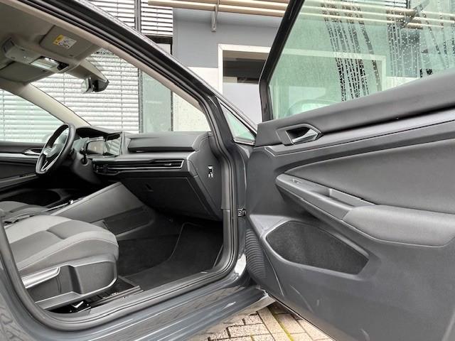 Volkswagen Golf VIII Lim. 1.5 eTSI DSG Active