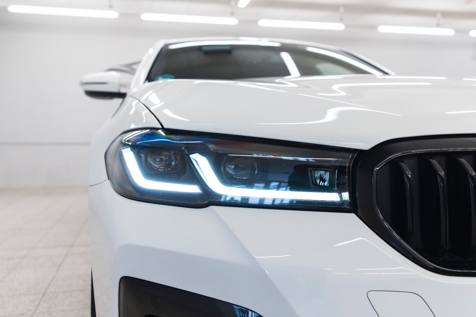 Fahrzeugabbildung BMW M550IX Massage Harman 360° Head UP LED NAV PDC