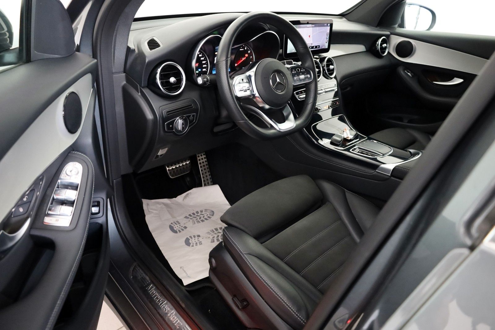 Fahrzeugabbildung Mercedes-Benz GLC 300e 4M Coupe AMG T.Leder,Navi,LED,ParkPaket