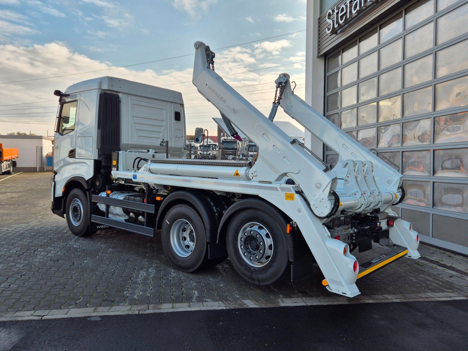 Fahrzeugabbildung Iveco AS280X58Y/ PS ON Meiller AK 16. T Funk AHK Cam