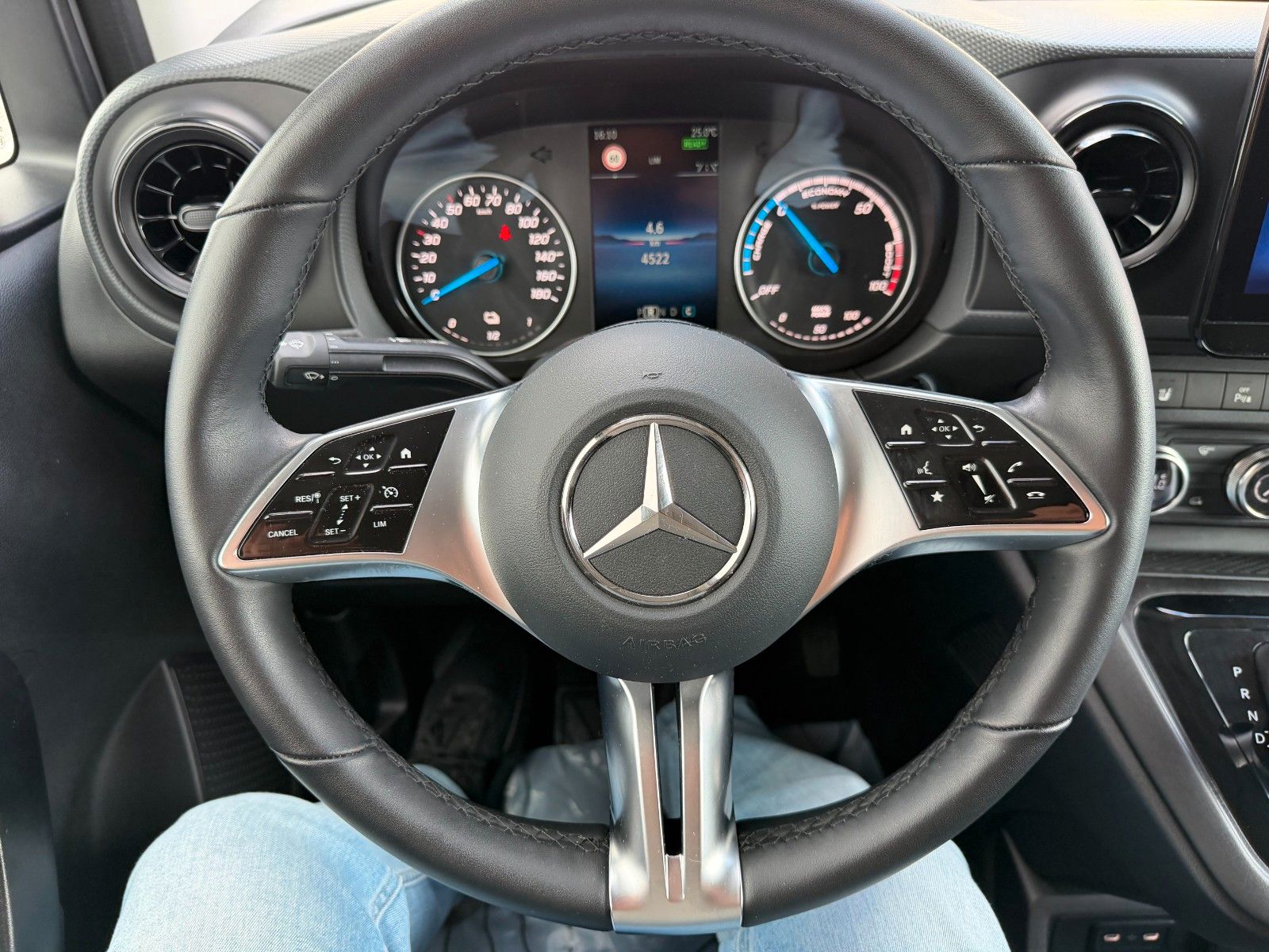 Fahrzeugabbildung Mercedes-Benz eCitan Klimaautomatik Kamera MBUX Navi