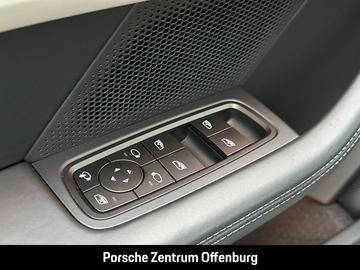 2025 Porsche TAYCAN — миниатюра 18