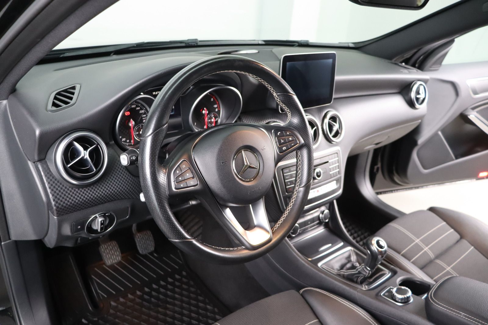 Fahrzeugabbildung Mercedes-Benz A 200 d * LED * Navi * SHZ *