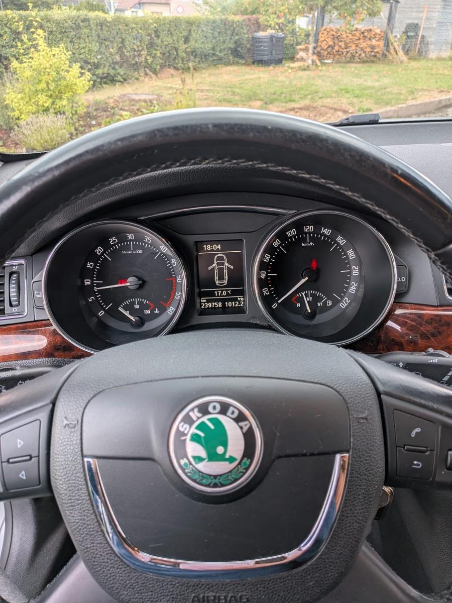 Skoda Superb 2011 — photo 14