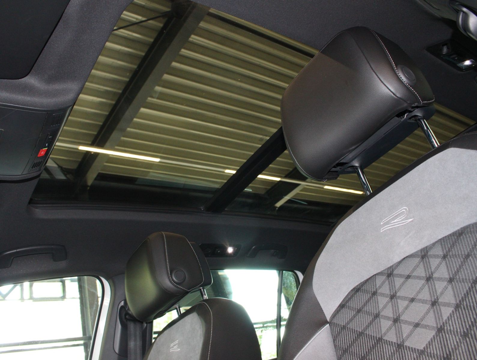 Fahrzeugabbildung Volkswagen Tiguan R-Line 4Motion 2.0 TDI*HUD*Matrix*e.AHK