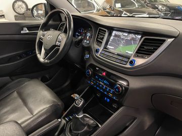 Hyundai Tucson Premium 4WD *AHK*KAMERA*NAVI*PANO*LEDER*