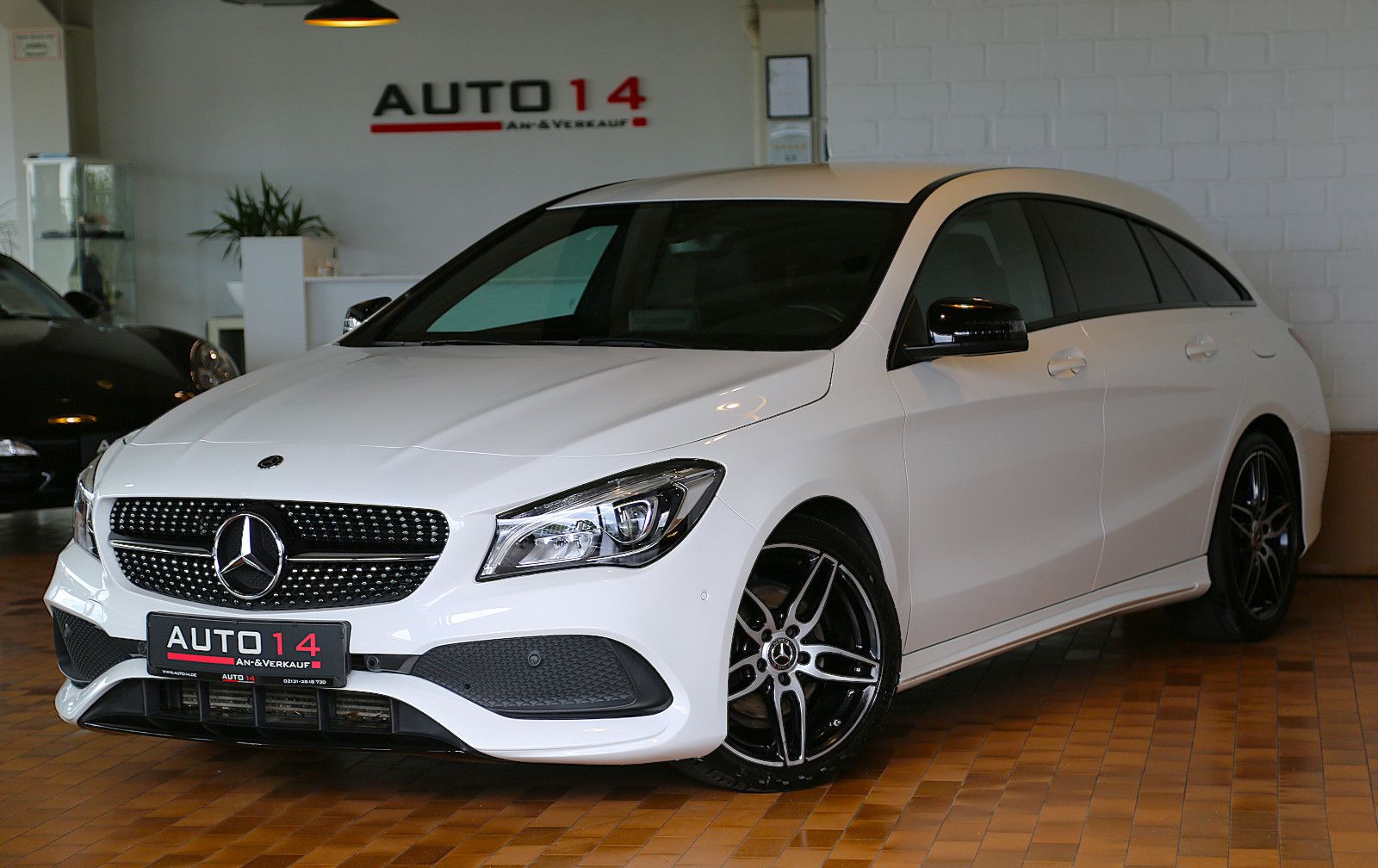 MERCEDES-BENZ CLA 200 Shooting Brake AMG Night LED AHK Kamera