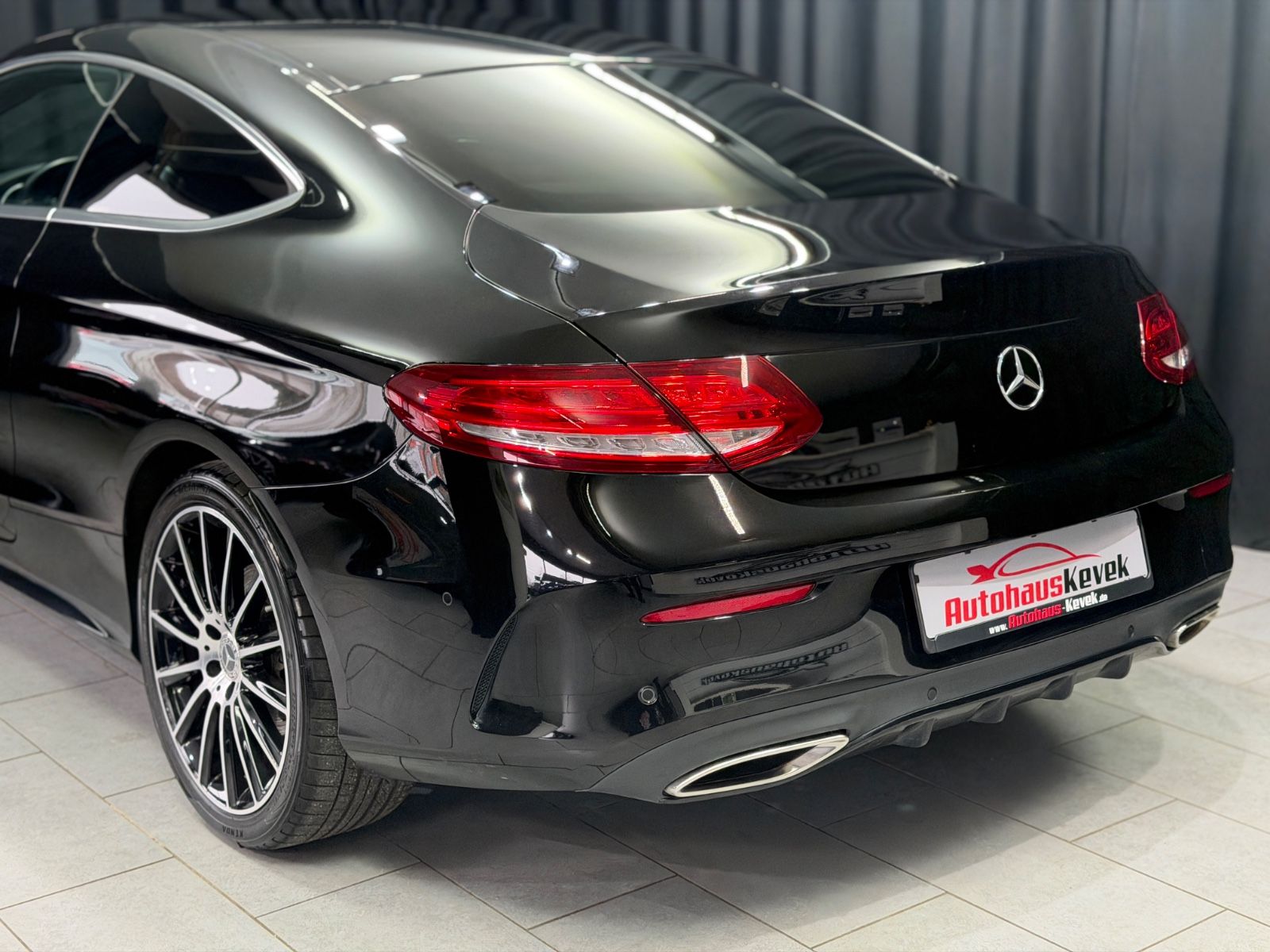 Fahrzeugabbildung Mercedes-Benz C250 Coupe|AMG-LINE|19 ZOLL|ILS-LED|NAVI|AUTOMAT