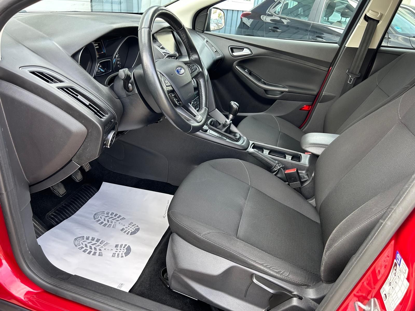 Fahrzeugabbildung Ford Focus Lim. 1.5i Business°150 PS°Winterpaket°Navi