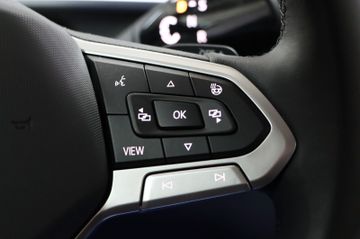 Fahrzeugverkauf 14 Volkswagen Tayron 1.5 eTSI 110 kW Life LED Kamera AHK