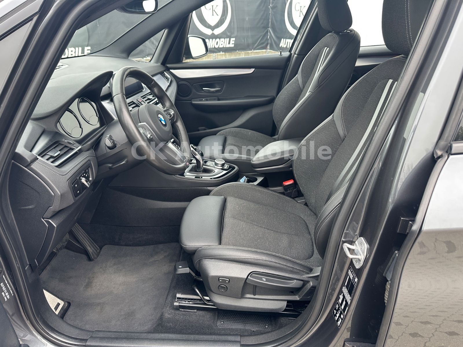 Fahrzeugabbildung BMW 218dxDrive Active Tourer M-Sport/Shadow-Line/LED