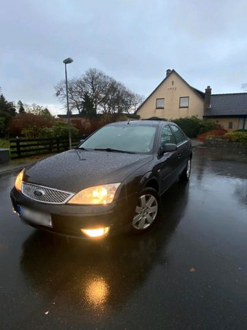 Ford Das Auto ist in einwandfreiem Zustand, Es ...