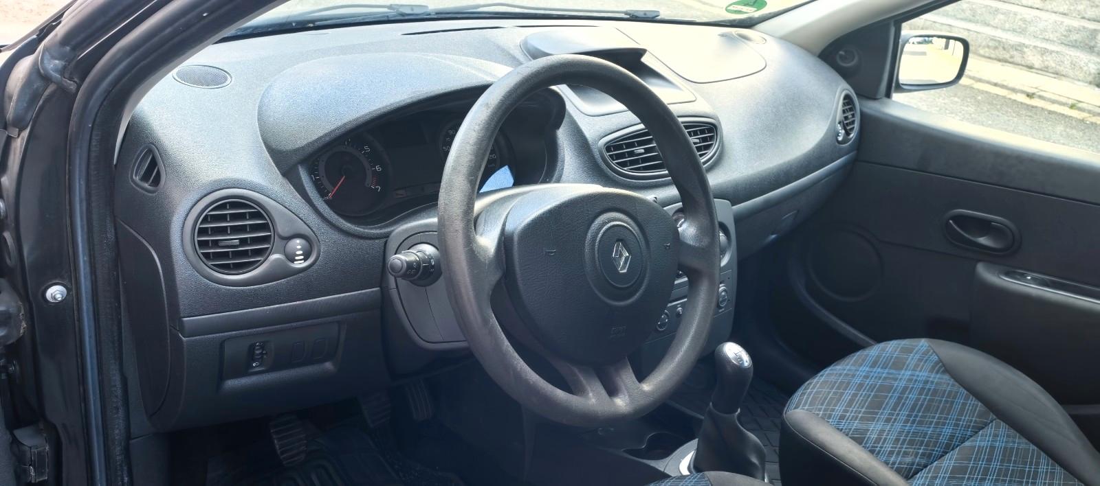 Renault Clio 2009 — photo 24