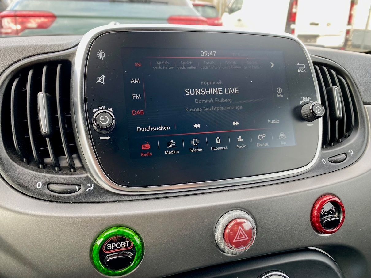 Fahrzeugabbildung Abarth 595 Pista AAC CARPLAY PDC L+R SENSOR