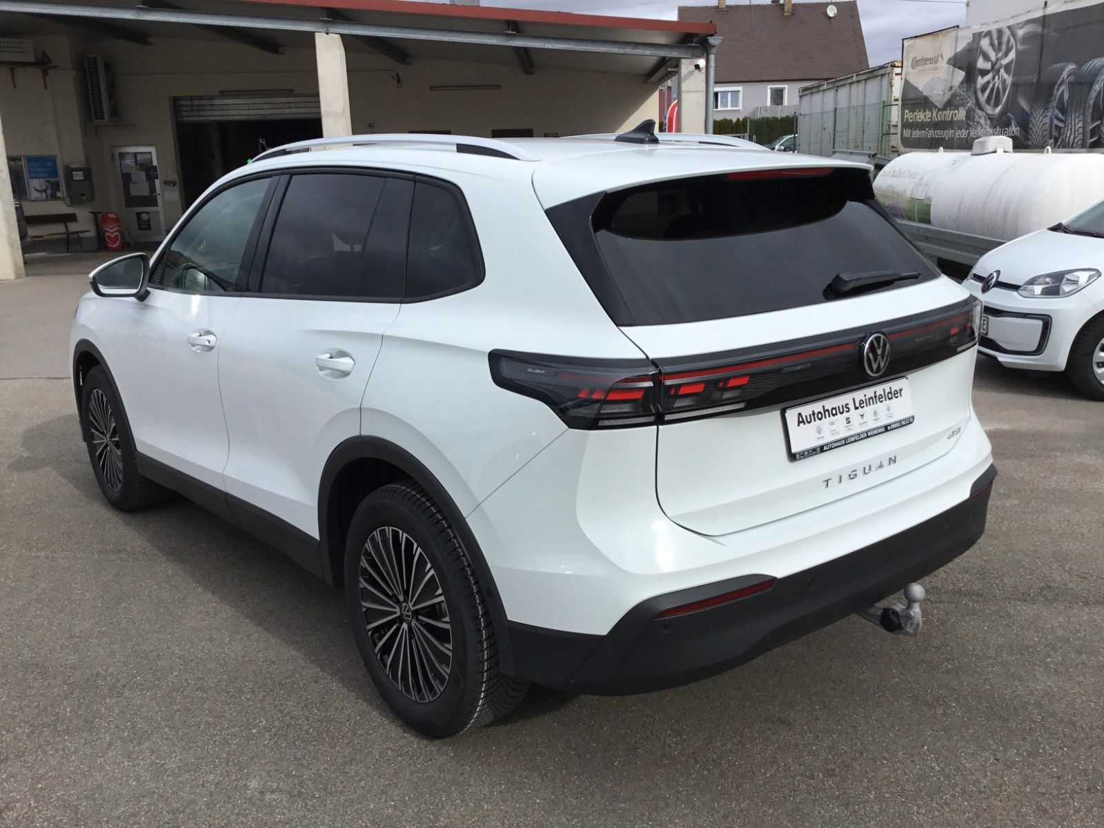 Fahrzeugabbildung Volkswagen Tiguan 1.5 eTSI DSG Life+AHK+LEDPlus+18"+Navi