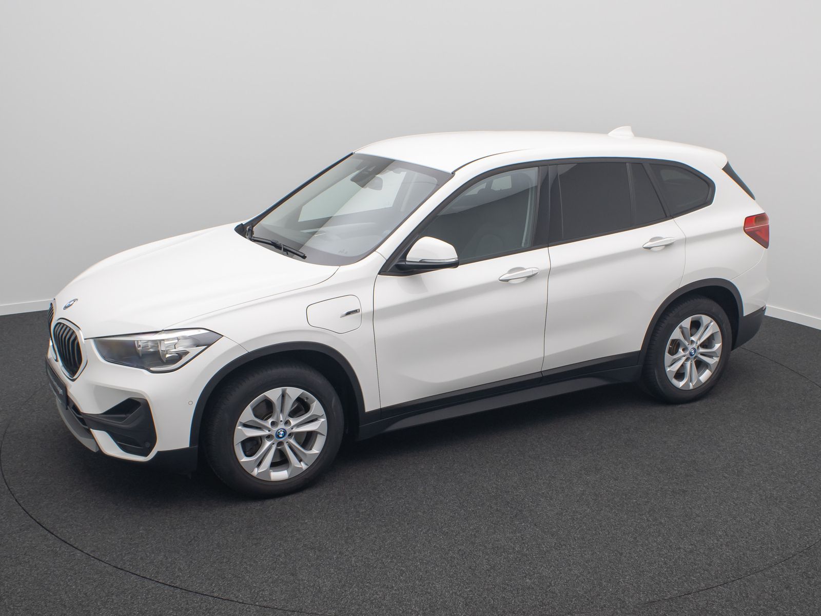 Fahrzeugabbildung BMW X1 xD25e GeschwindigReg ParkAss DAB Komfort NAVI