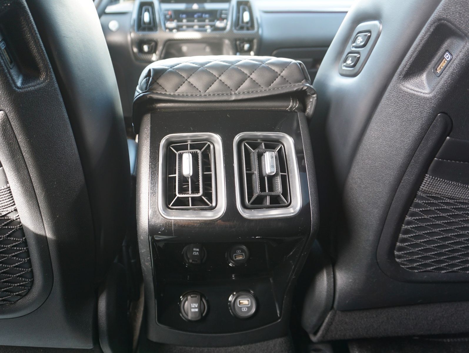 Fahrzeugabbildung Kia Sorento Platinum 4WD,Pano,Kamera,Navi,Leder,Bose