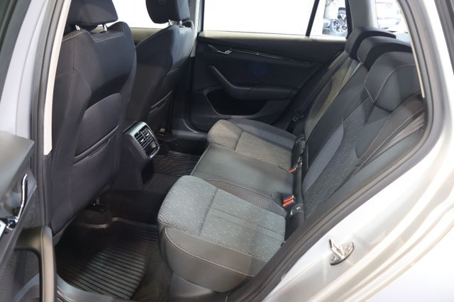 Skoda Octavia 2.0 TDI Ambition FRONT+LANE+LED+KEY+AHK