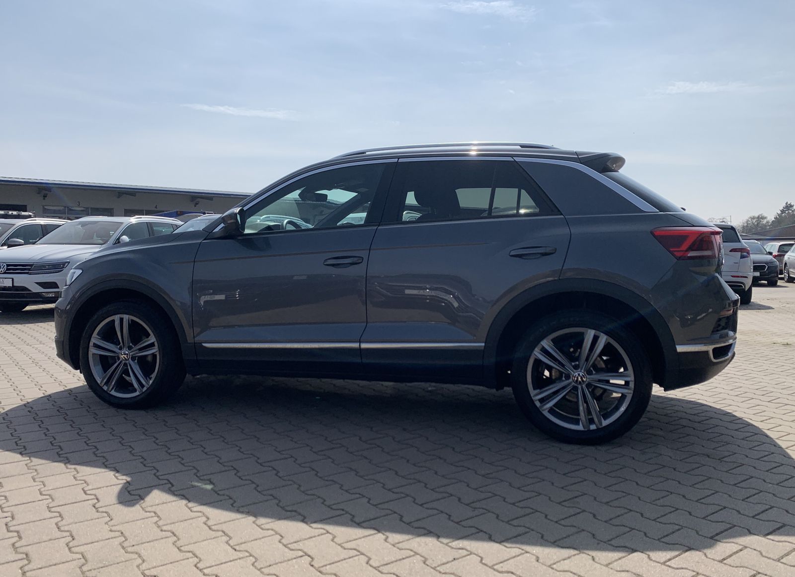Fahrzeugabbildung Volkswagen T-Roc 1.5 TSI*Sport*Cam*LED*Side*Digital Cockpit