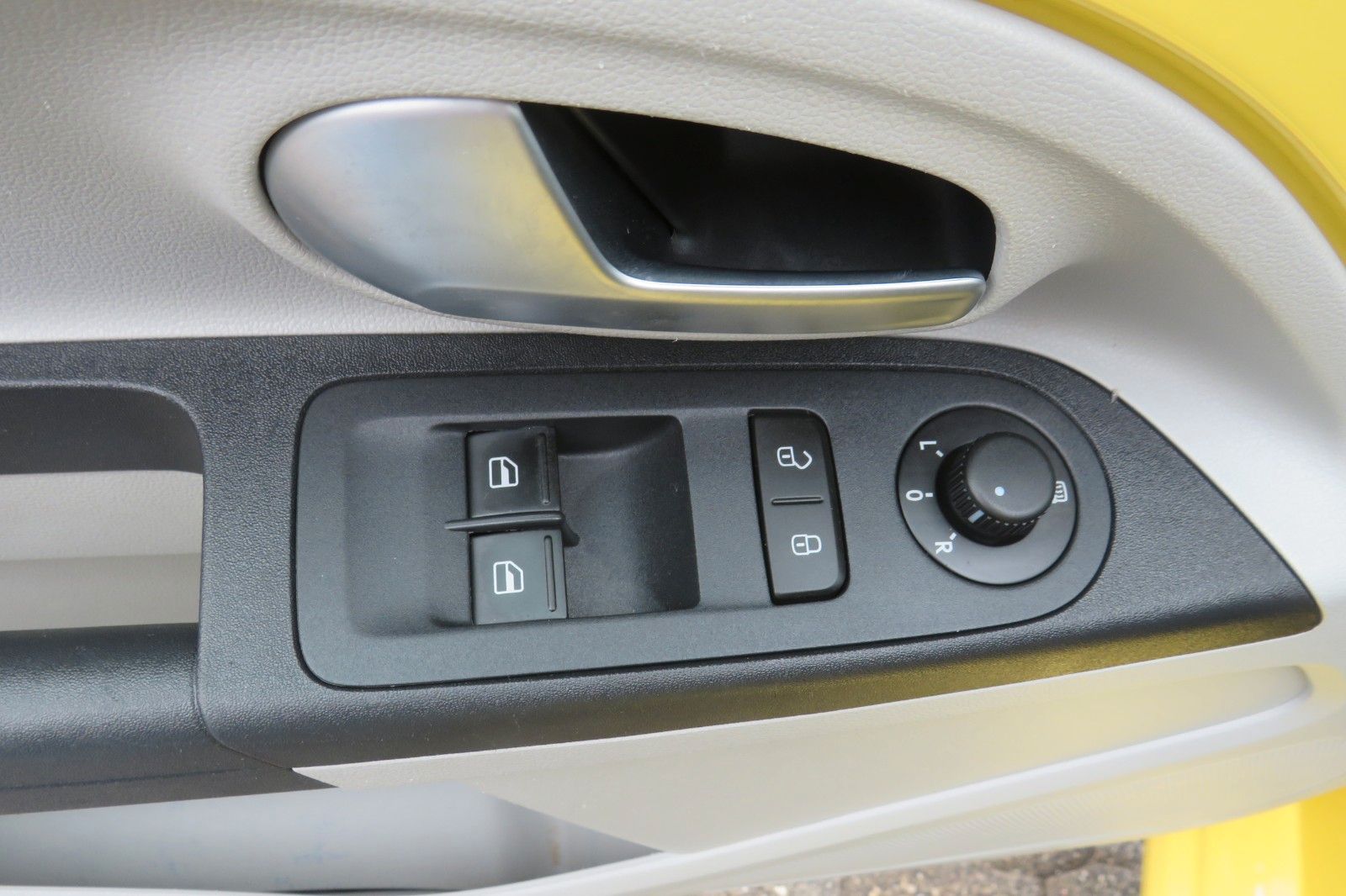 Fahrzeugabbildung SEAT Mii Style 4T SITZH. PDC GRA CITY-NOTBREMS 1.H
