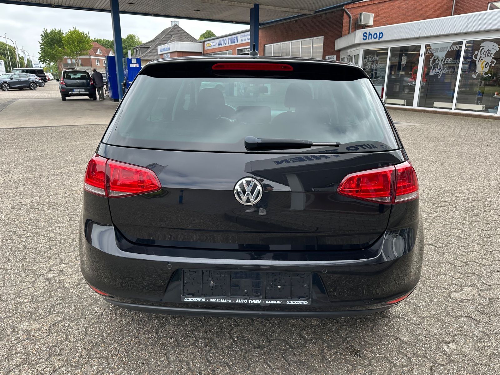 Fahrzeugabbildung Volkswagen Golf VII 1.2 TSI Lounge Navi/SHZG/BT/GRA/GJR