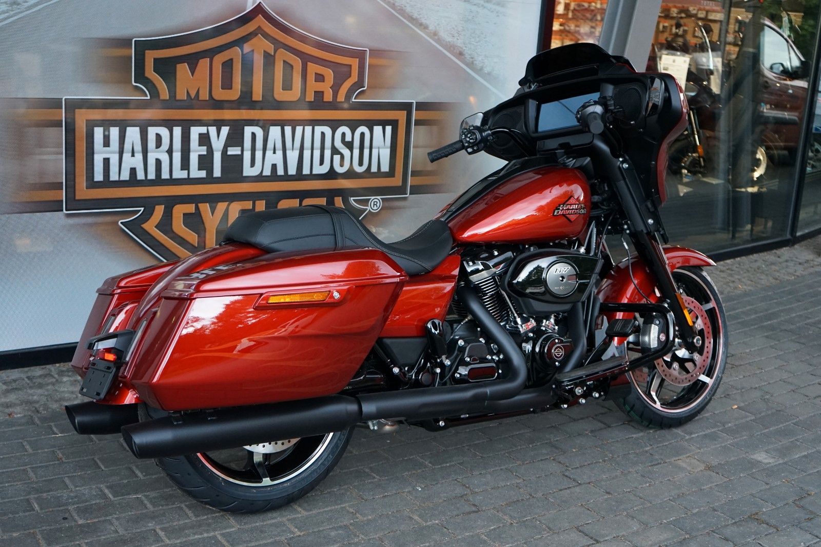 Fahrzeugabbildung Harley-Davidson Street Glide 117 FLHX - MY25 - NEU - Whiskey Fir