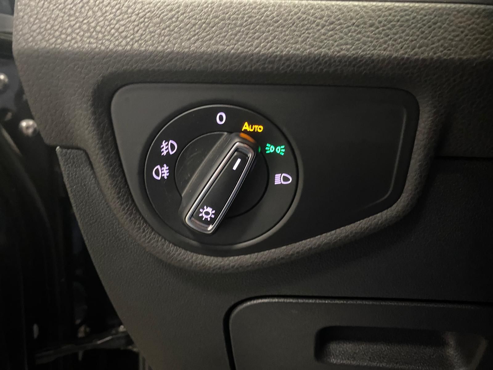 Fahrzeugabbildung Volkswagen Touran 1.4 TSI  Comfortline BMT/Star+ACC+3ZKLIMA