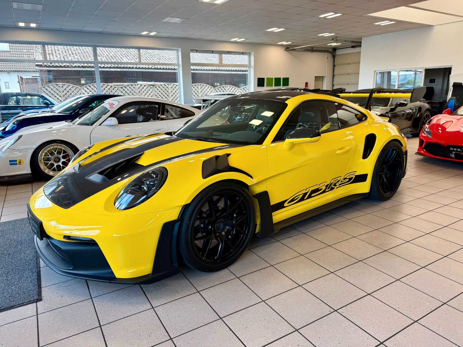 Fahrzeugabbildung Porsche 911 992 GT3 RS Weissach/PCCB/Clubsport/LIFT