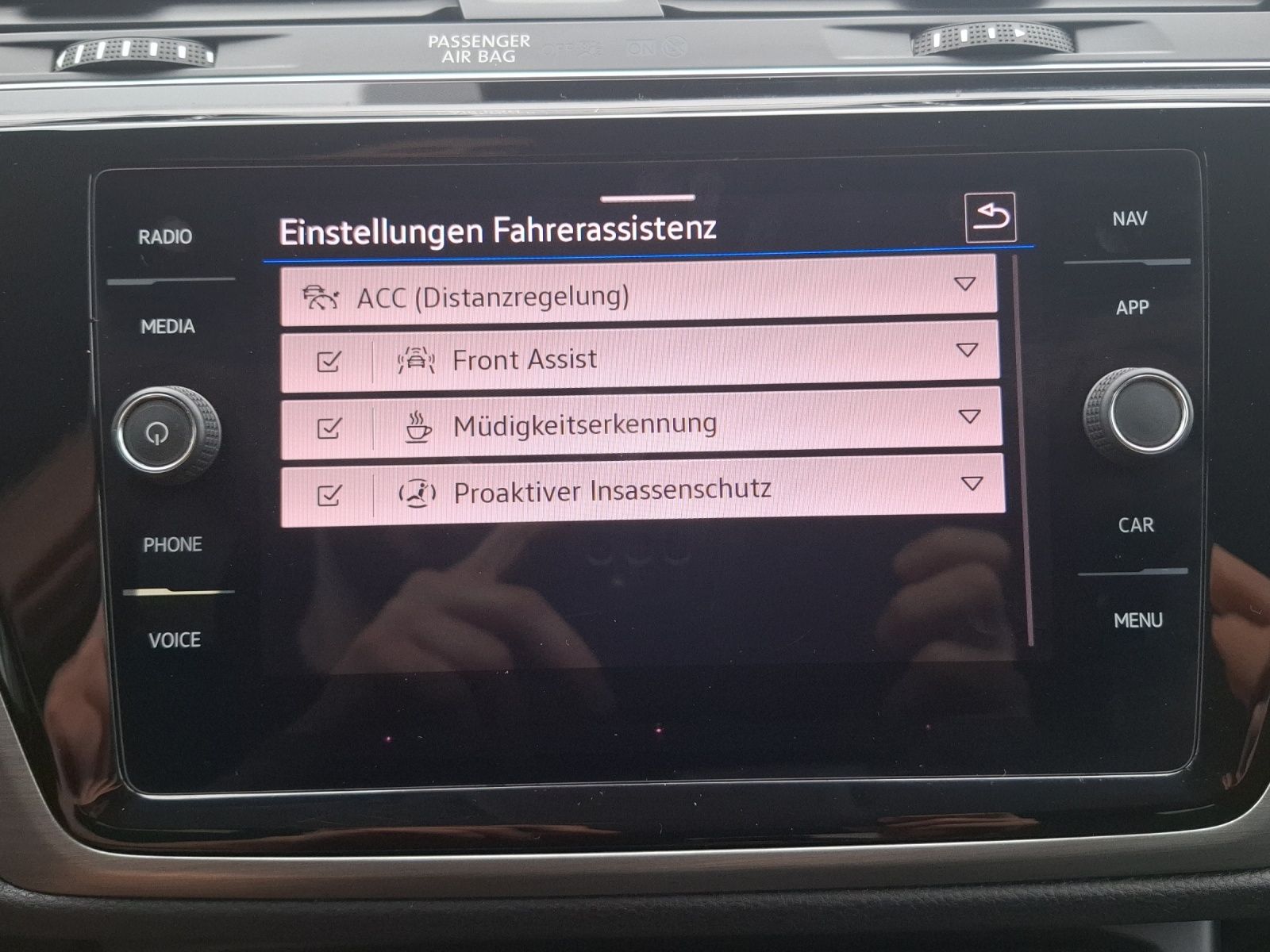 Fahrzeugabbildung Volkswagen Touran TSI Comfortline LED AHK Navi ACC RFK SH