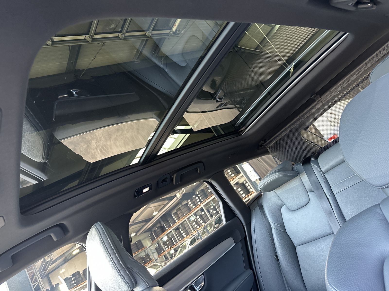 Fahrzeugabbildung Volvo V90 T8 AWD Inscription NAV+LED+360°+AHK+PANO+VC