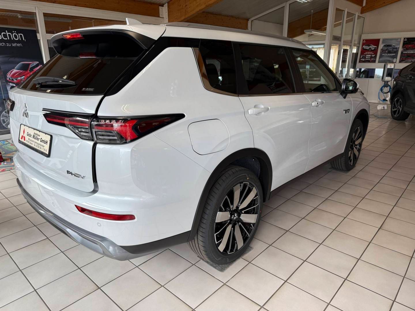 Fahrzeugabbildung Mitsubishi Outlander Plug-in Hybrid Intro Edition