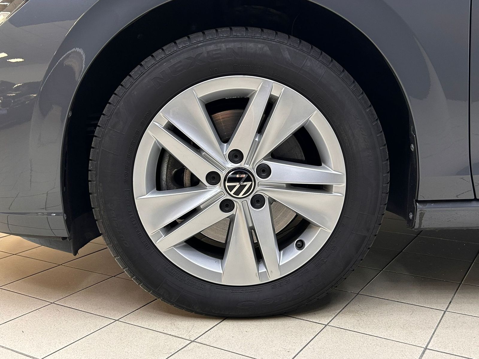 Fahrzeugabbildung Volkswagen Golf VIII Life 2,0TDI DSG VIRTU+LED+SHZ+NAVI+ACC