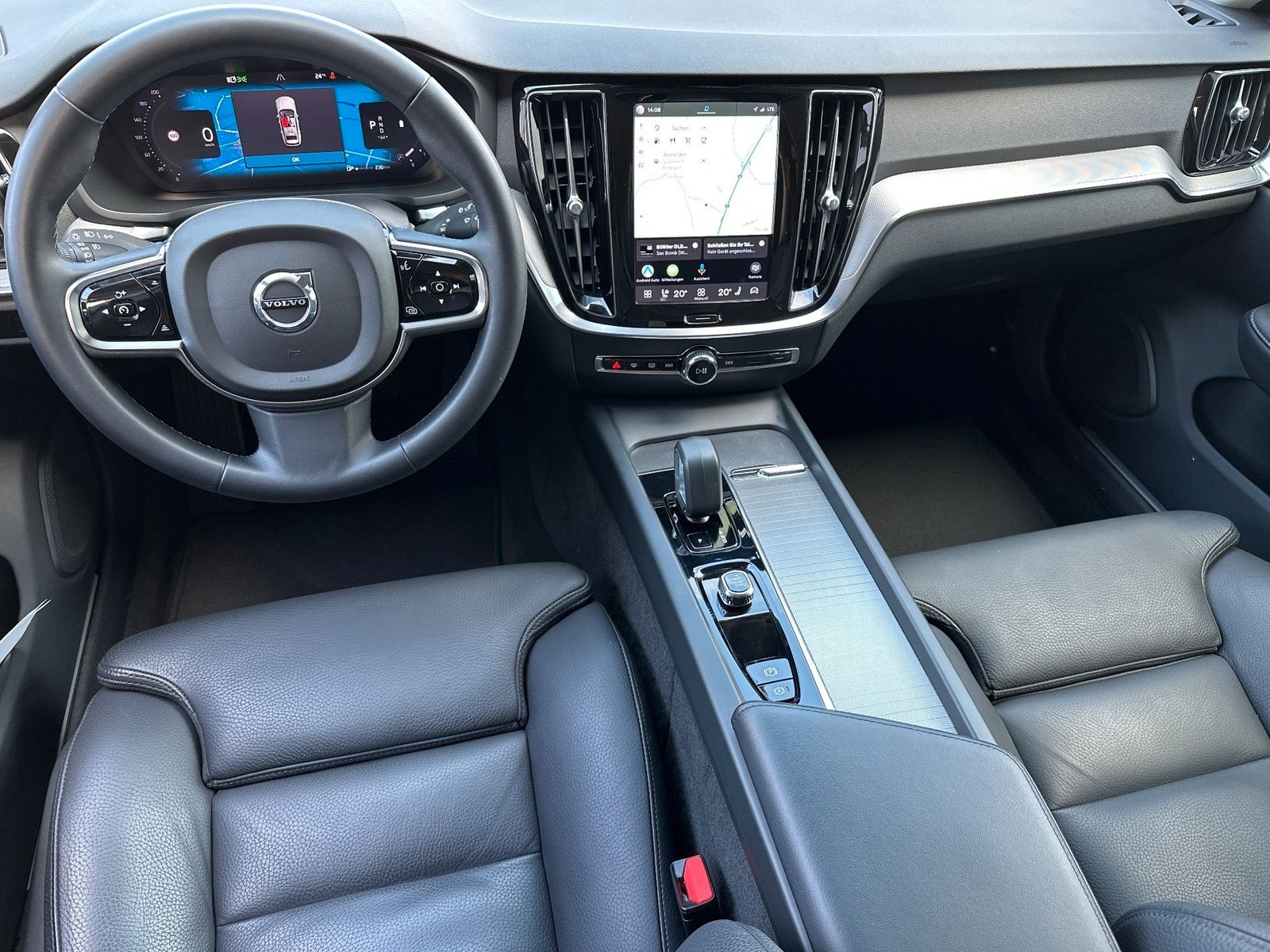 Fahrzeugabbildung Volvo V60 B4 D Plus Dark NAV+LED+AHK+ACC+360GRAD+SHZ