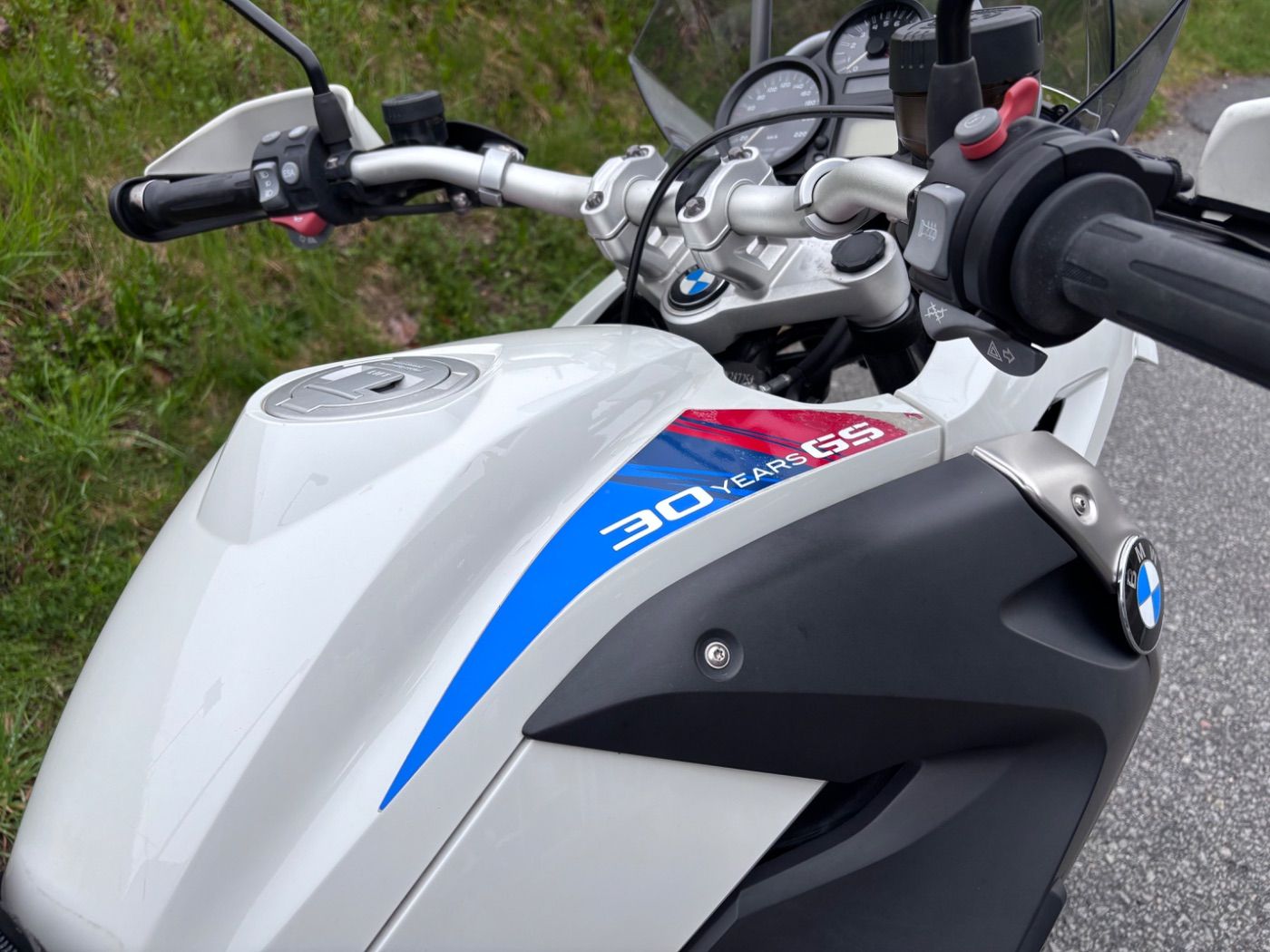 Fahrzeugabbildung BMW R 1200 GS, 30 Jahre Edition, Koffersatz, Sturzb.