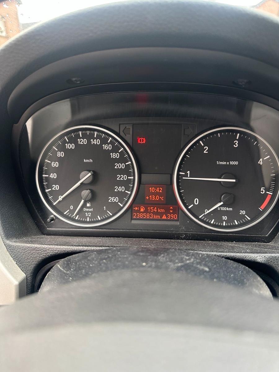 BMW 318 2012 — photo 14