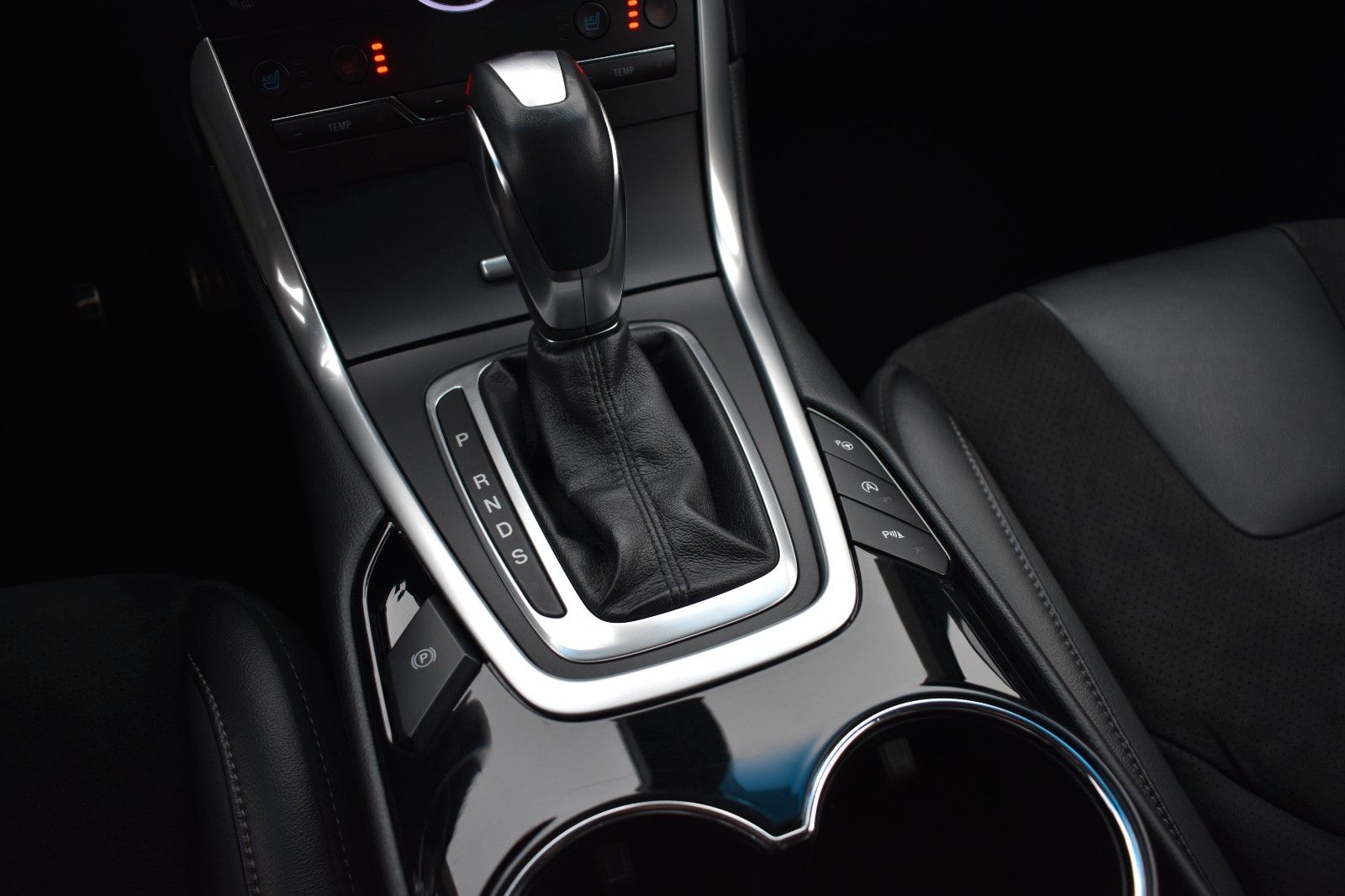 Fahrzeugabbildung Ford Edge ST-Line 4x4 Kamera Sitzbelüftung ACC