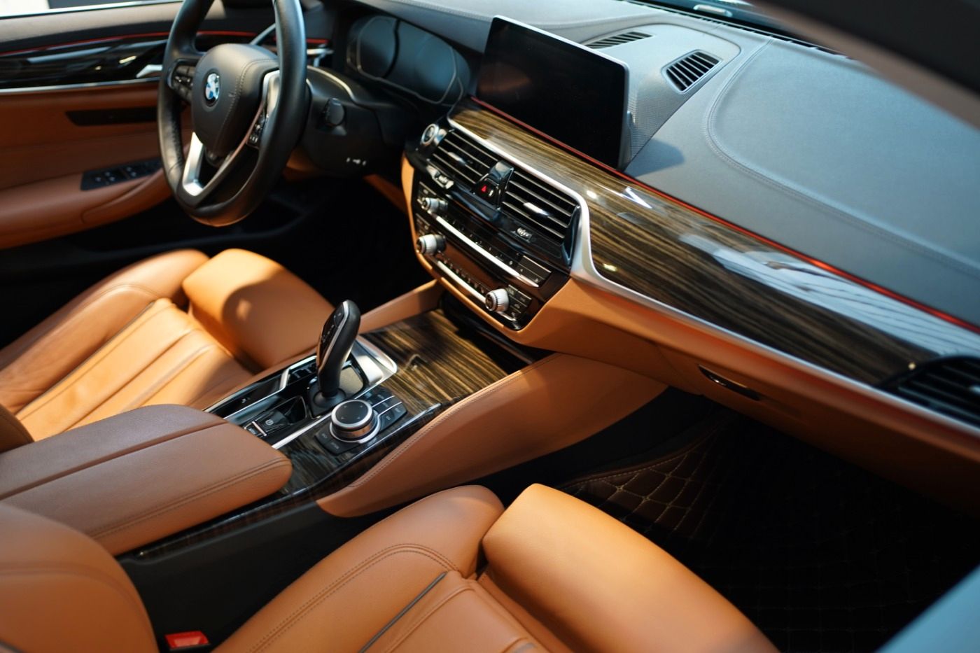 Fahrzeugabbildung BMW 520i Luxury Line +DrivingAssist.+Laserlicht+Head