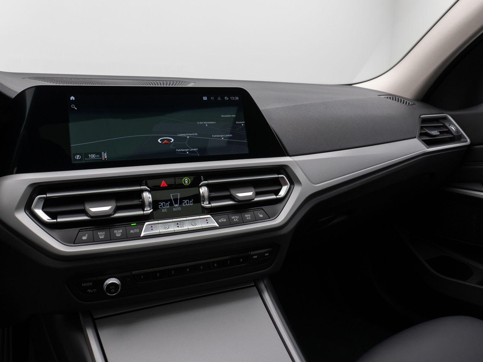 Fahrzeugabbildung BMW 318i GeschwindigReg DAB Alarm Kamera Sportsitz