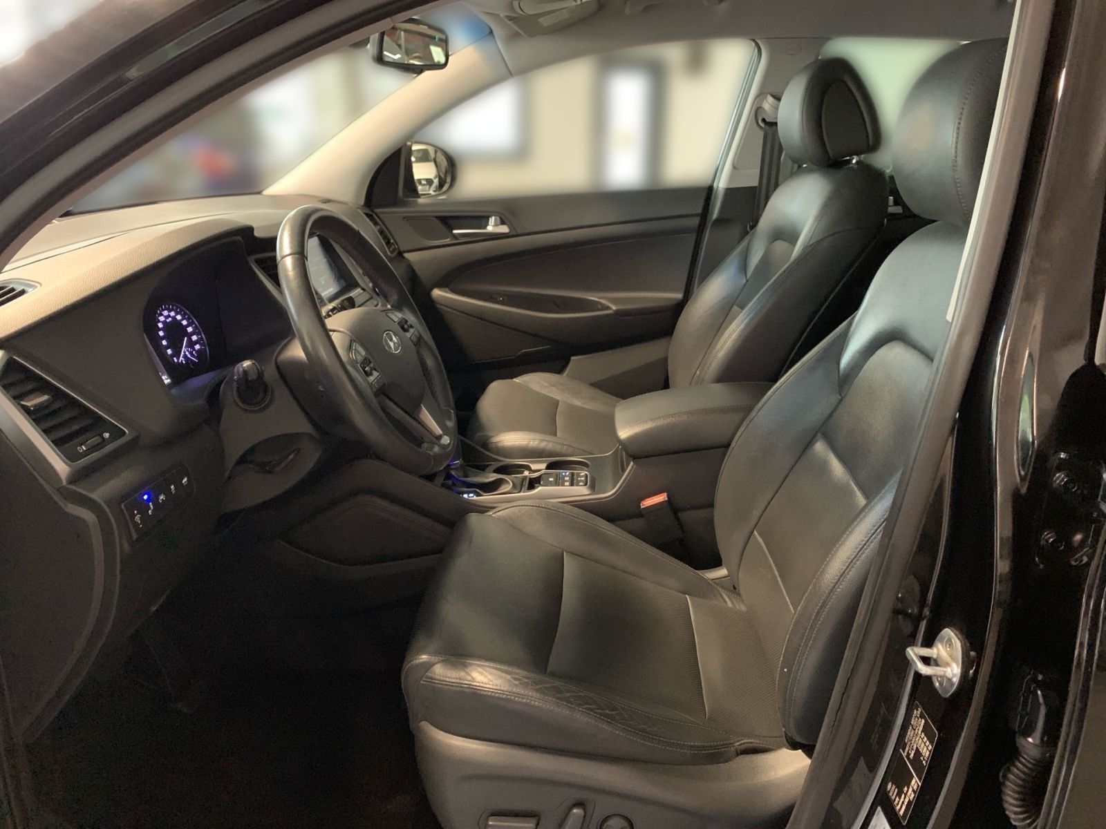 Fahrzeugabbildung Hyundai TUCSON 1.6 Turbo 7-DCT Premium 4WD Leder