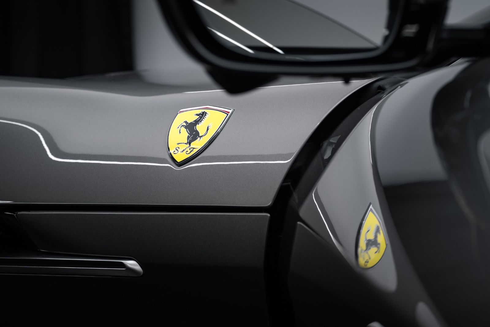 Fahrzeugabbildung Ferrari 12Cilindri PANO/LIFT/RACING SEATS/CARBON/SURR