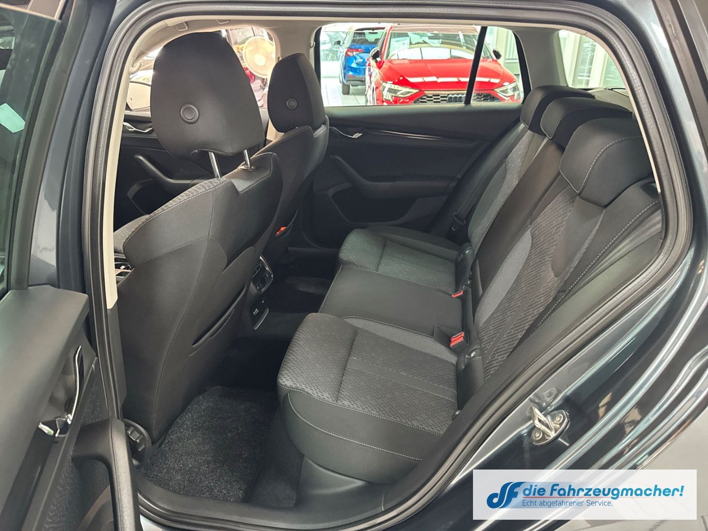 Fahrzeugabbildung SKODA Octavia Combi Clever Navi Digitales Cockpit LED