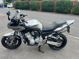 Yamaha FZ1 Fazer RN06 - YAMAHA 2004 R1
