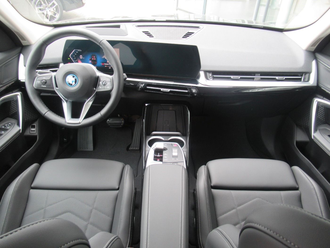 Fahrzeugabbildung BMW iX1 eDrive20 AHK/HUD/SportSitz/ACC/360/AktivSitz